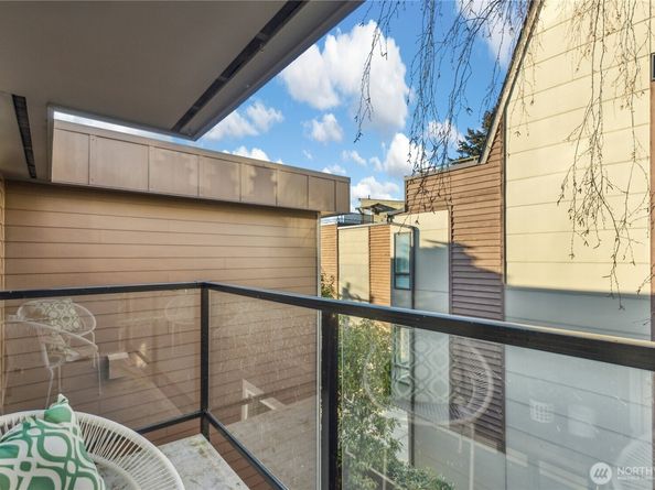 2034 14th Avenue W 304, Seattle WA 98119