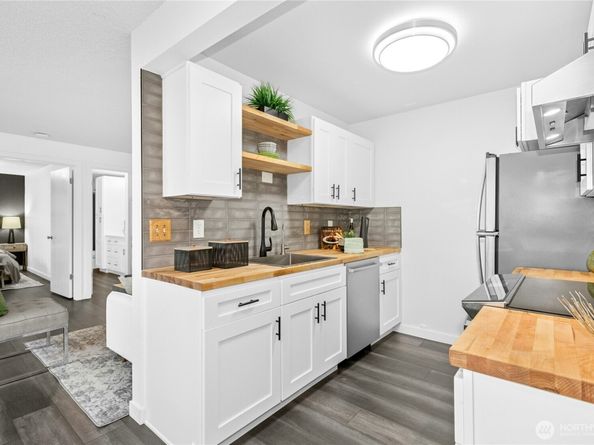 2034 14th Avenue W 304, Seattle WA 98119