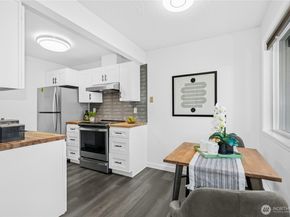 2034 14th Avenue W 304, Seattle WA 98119