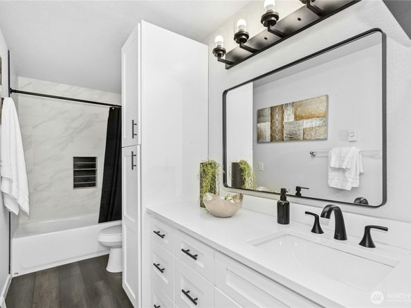 2034 14th Avenue W 304, Seattle WA 98119
