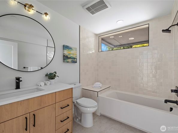 3421 Albion Place N, Seattle WA 98103