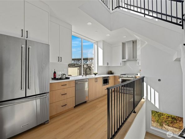3421 Albion Place N, Seattle WA 98103