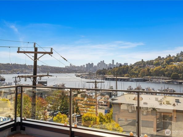 3421 Albion Place N, Seattle WA 98103