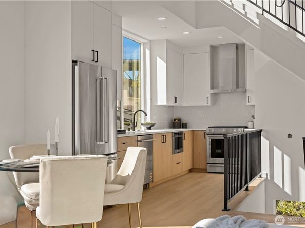 3421 Albion Place N, Seattle WA 98103