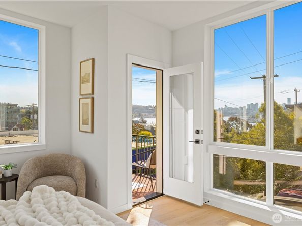 3421 Albion Place N, Seattle WA 98103