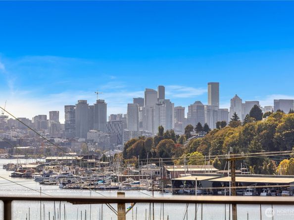 3421 Albion Place N, Seattle WA 98103