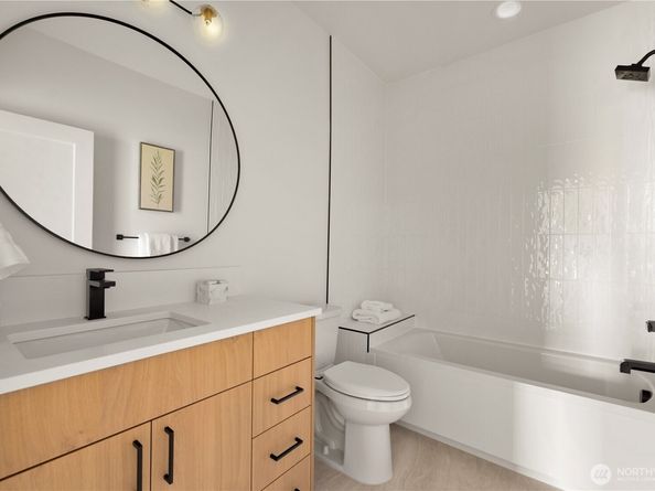 3421 Albion Place N, Seattle WA 98103