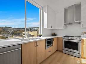 3421 Albion Place N, Seattle WA 98103