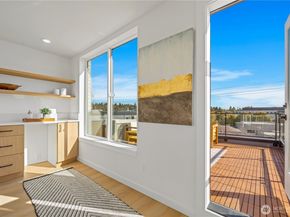 3421 Albion Place N, Seattle WA 98103