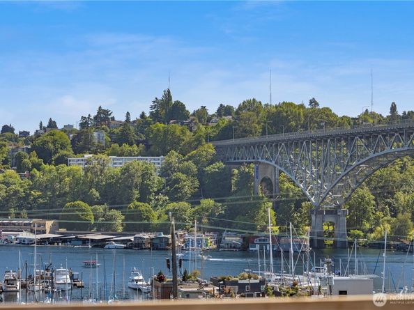 3421 Albion Place N, Seattle WA 98103