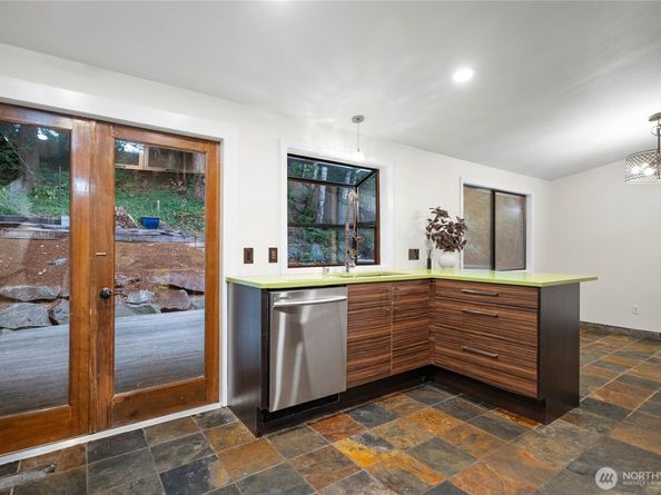 9804 237th Place SW, Edmonds WA 98020
