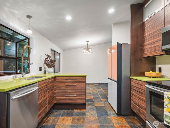 9804 237th Place SW, Edmonds WA 98020