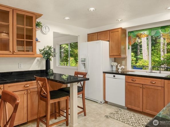 20614 NE 181st Place, Woodinville WA 98077