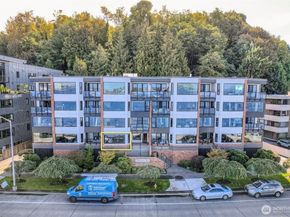 1140 Alki Avenue SW 203, Seattle WA 98116