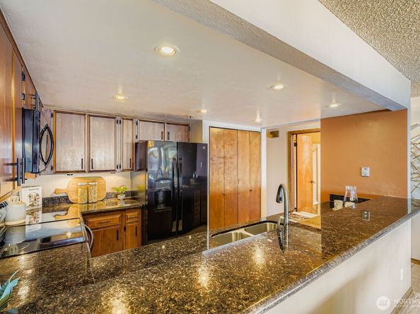 1140 Alki Avenue SW 203, Seattle WA 98116