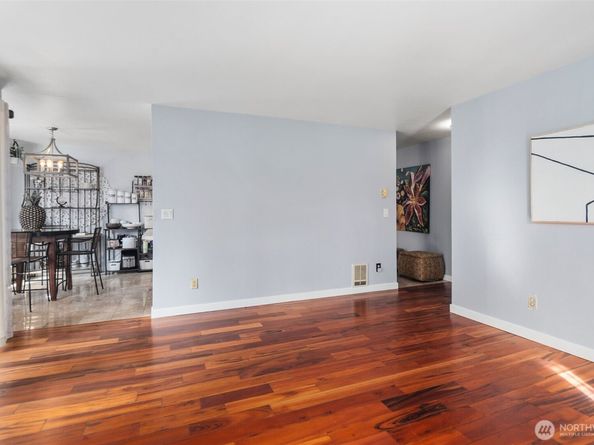 11419 99th Place NE 102, Kirkland WA 98033