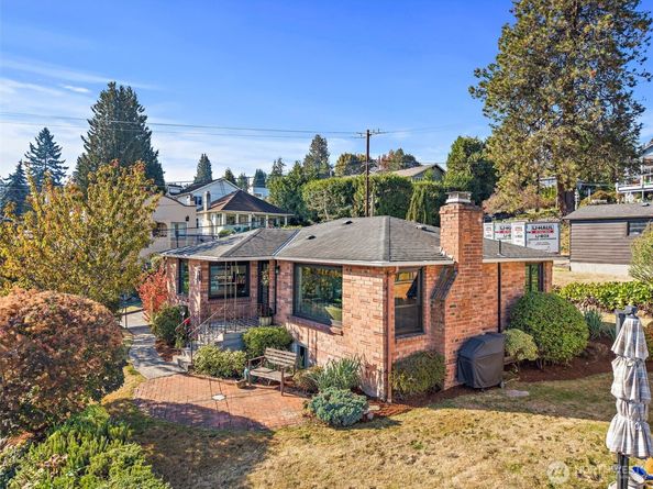 10127 Waters Avenue S, Seattle WA 98178