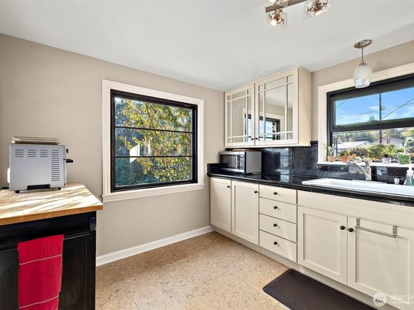 10127 Waters Avenue S, Seattle WA 98178