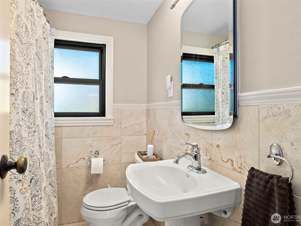 10127 Waters Avenue S, Seattle WA 98178