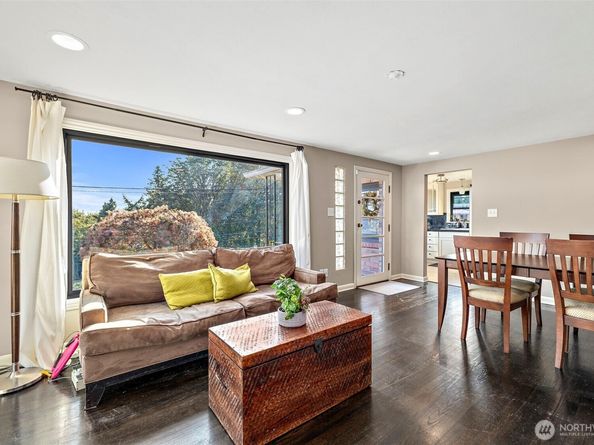 10127 Waters Avenue S, Seattle WA 98178