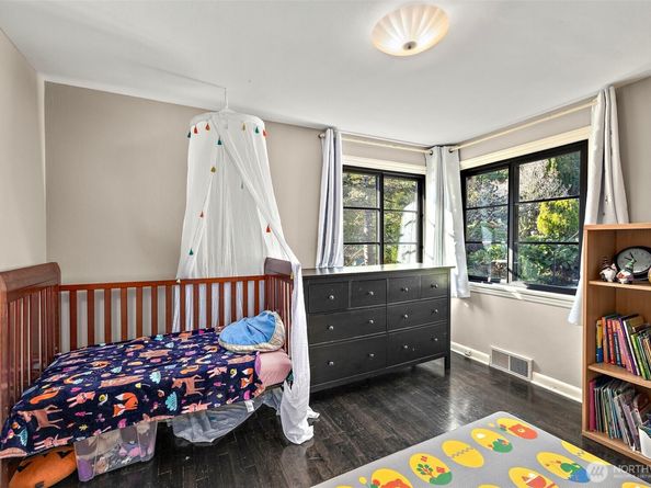 10127 Waters Avenue S, Seattle WA 98178