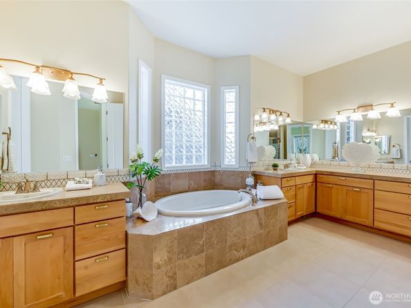 12115 Big Leaf Way NE, Redmond WA 98053