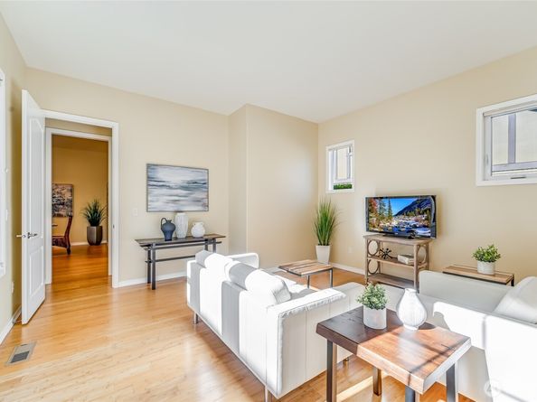 12115 Big Leaf Way NE, Redmond WA 98053