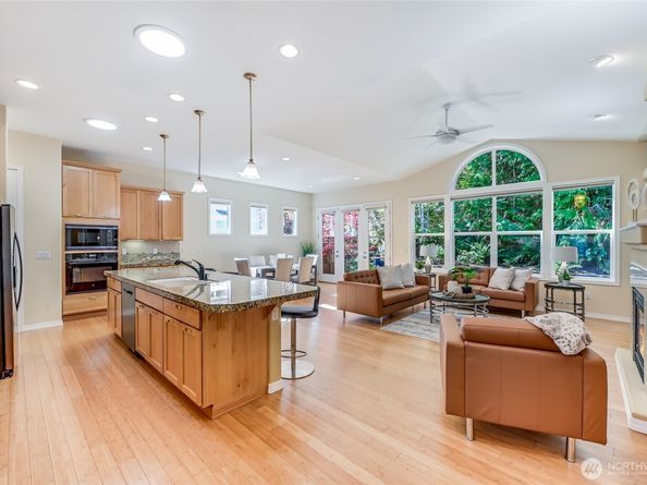 12115 Big Leaf Way NE, Redmond WA 98053