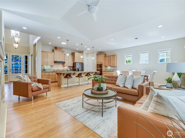 12115 Big Leaf Way NE, Redmond WA 98053