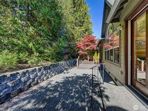 12115 Big Leaf Way NE, Redmond WA 98053