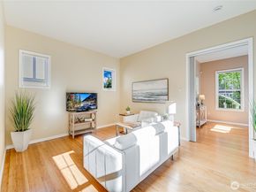 12115 Big Leaf Way NE, Redmond WA 98053