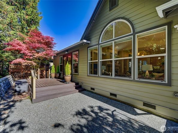 12115 Big Leaf Way NE, Redmond WA 98053