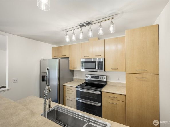 710 240th Way SE J302, Sammamish WA 98074