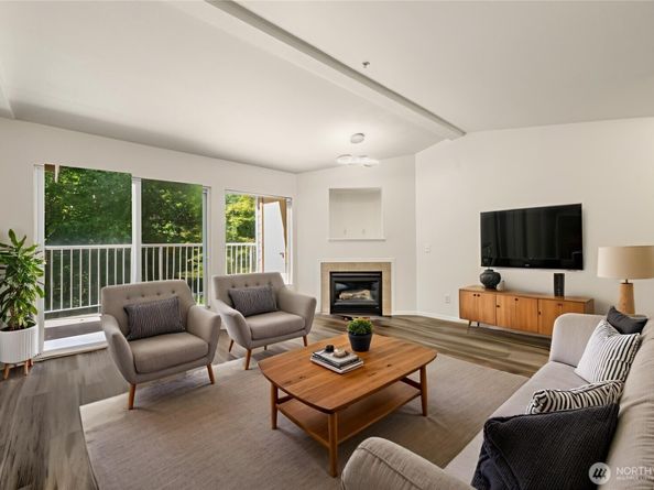 710 240th Way SE J302, Sammamish WA 98074