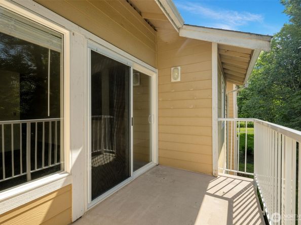 710 240th Way SE J302, Sammamish WA 98074