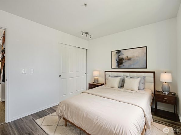 710 240th Way SE J302, Sammamish WA 98074