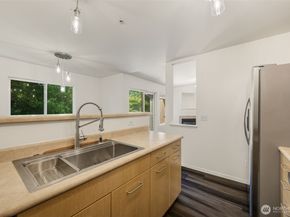 710 240th Way SE J302, Sammamish WA 98074