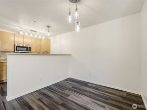 710 240th Way SE J302, Sammamish WA 98074