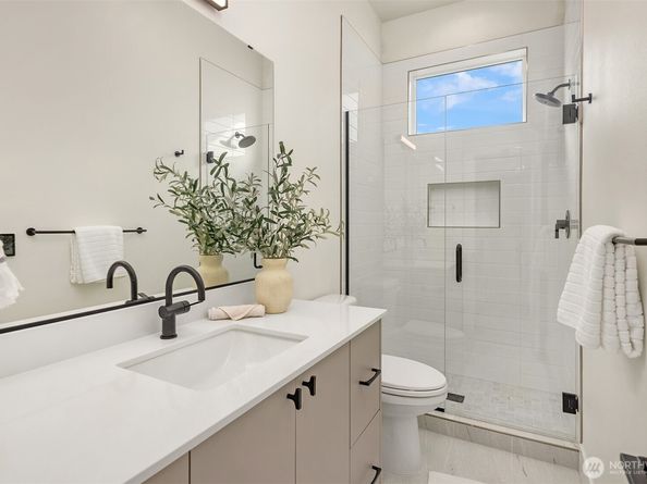 4420 1st Avenue NE, Seattle WA 98105