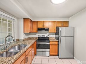 9822 NE 122nd Street U201, Kirkland WA 98034