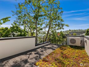922 B N 35th Street, Seattle WA 98103