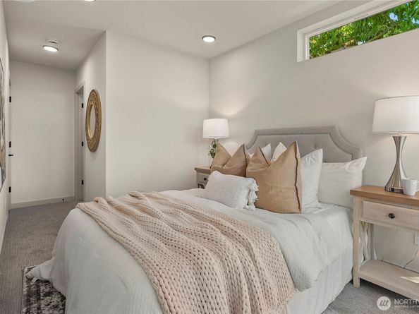 922 B N 35th Street, Seattle WA 98103