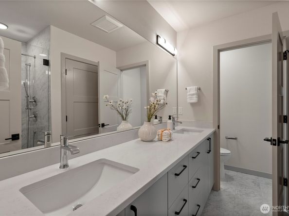 922 B N 35th Street, Seattle WA 98103