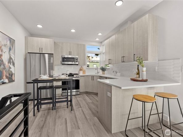 922 B N 35th Street, Seattle WA 98103
