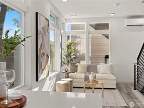 922 B N 35th Street, Seattle WA 98103