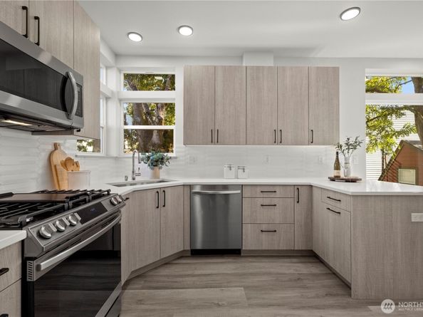 922 B N 35th Street, Seattle WA 98103