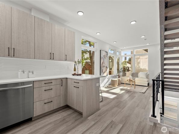 922 B N 35th Street, Seattle WA 98103