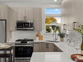 922 B N 35th Street, Seattle WA 98103