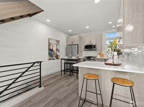922 B N 35th Street, Seattle WA 98103