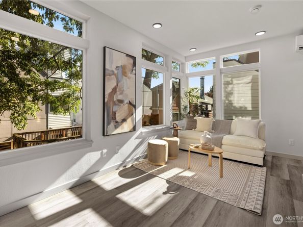 922 B N 35th Street, Seattle WA 98103